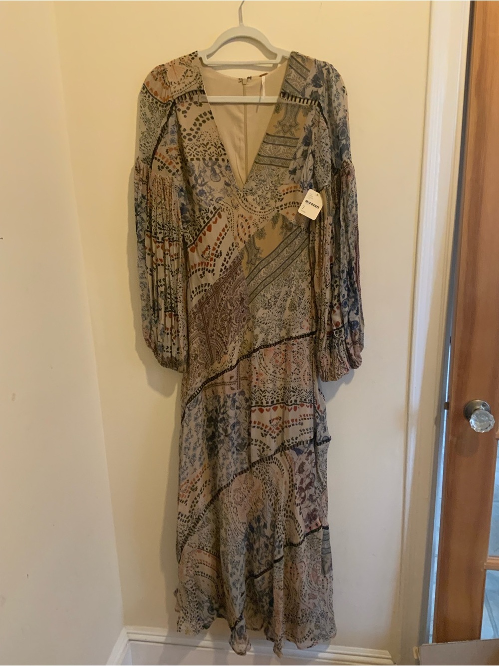 NWT Free People Bohemian Printed V-Neck Maxi Dress in Beige Sz 2